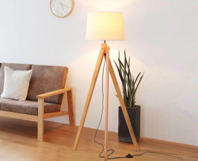 Lámpara de pie con trípode de madera "Nashua"